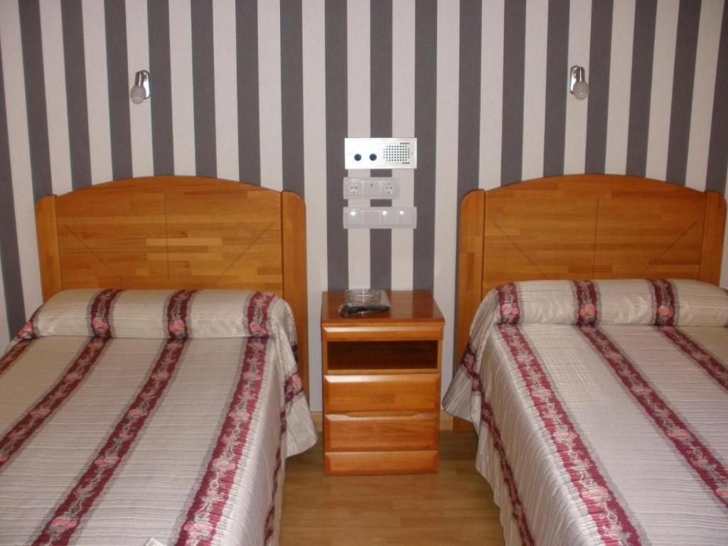 Hostal Virgen Del Villar Laguna de Duero Ruang foto