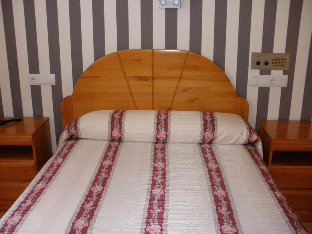 Hostal Virgen Del Villar Laguna de Duero Ruang foto