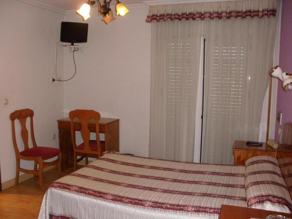 Hostal Virgen Del Villar Laguna de Duero Ruang foto