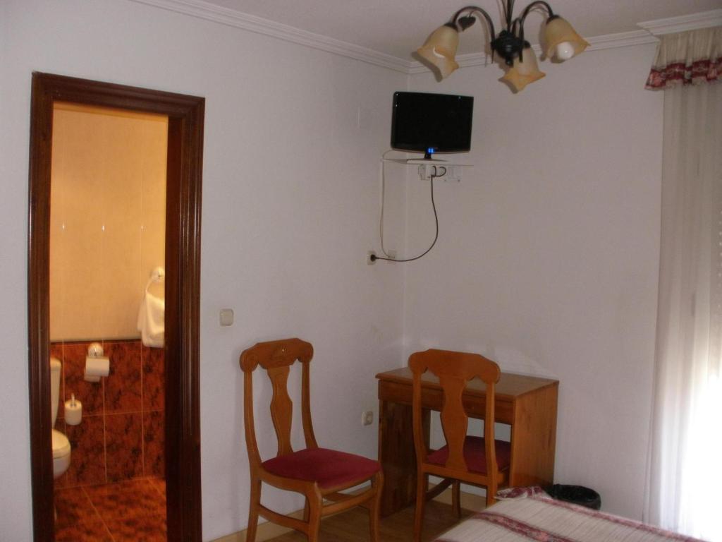 Hostal Virgen Del Villar Laguna de Duero Ruang foto
