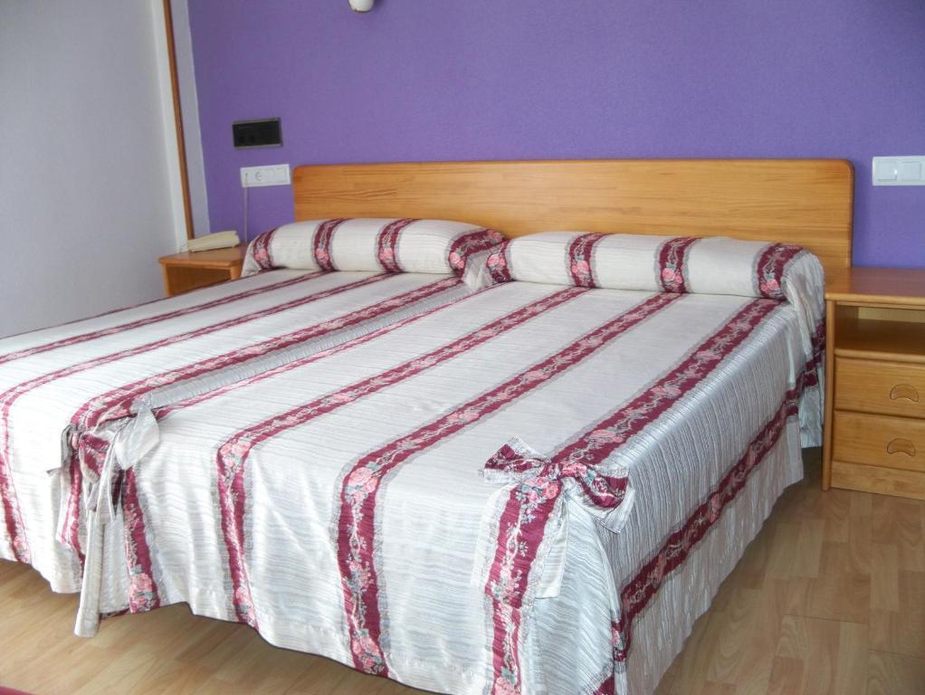 Hostal Virgen Del Villar Laguna de Duero Ruang foto