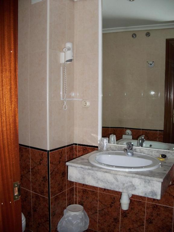 Hostal Virgen Del Villar Laguna de Duero Ruang foto
