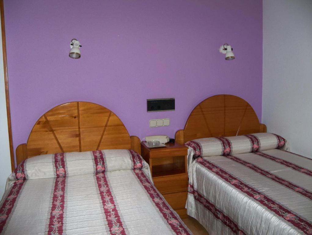 Hostal Virgen Del Villar Laguna de Duero Ruang foto