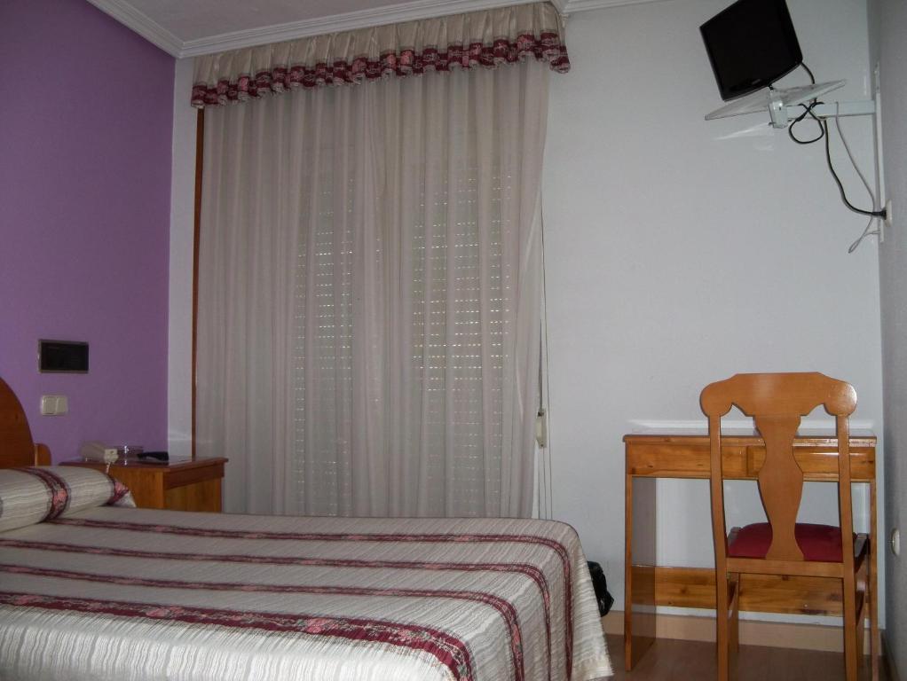 Hostal Virgen Del Villar Laguna de Duero Ruang foto
