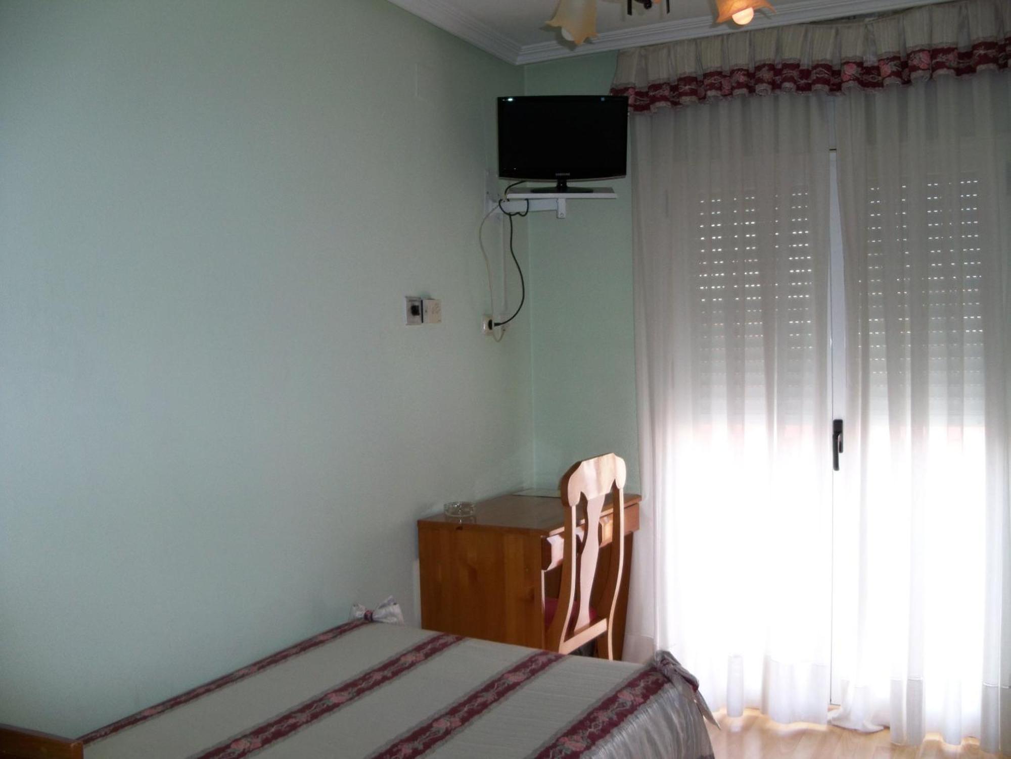 Hostal Virgen Del Villar Laguna de Duero Bagian luar foto