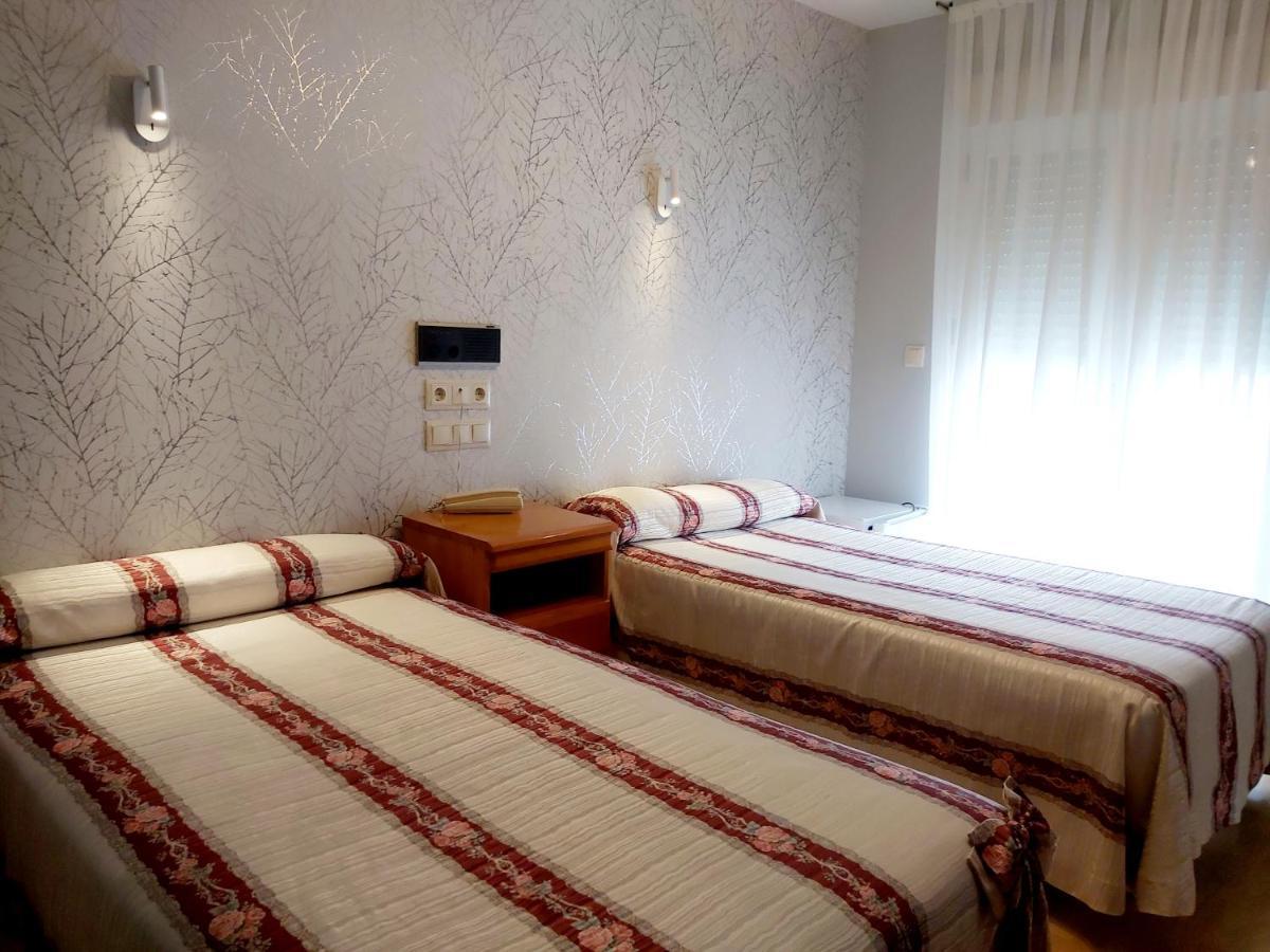 Hostal Virgen Del Villar Laguna de Duero Bagian luar foto
