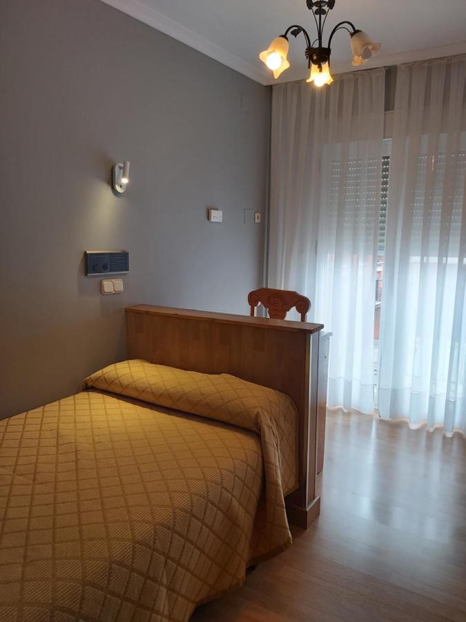 Hostal Virgen Del Villar Laguna de Duero Bagian luar foto