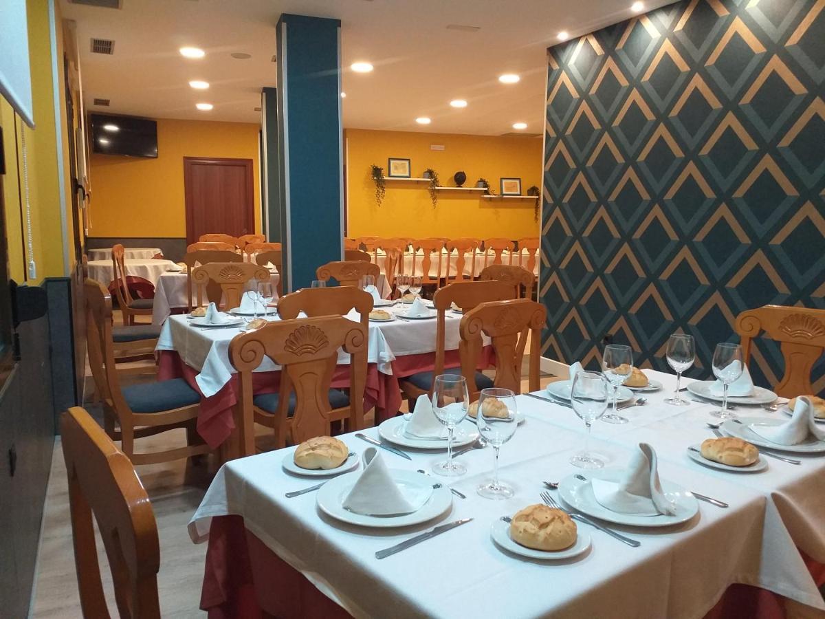 Hostal Virgen Del Villar Laguna de Duero Bagian luar foto