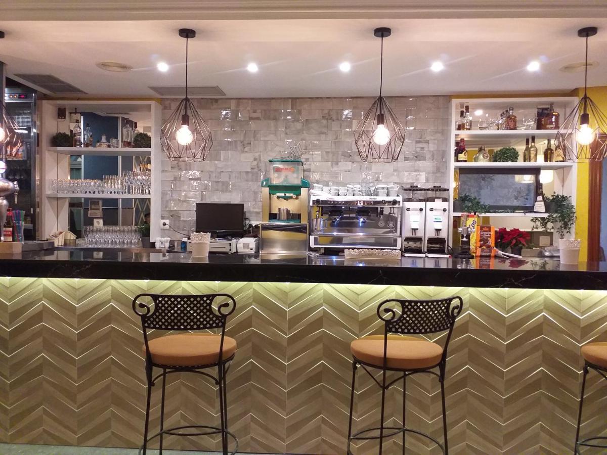 Hostal Virgen Del Villar Laguna de Duero Bagian luar foto
