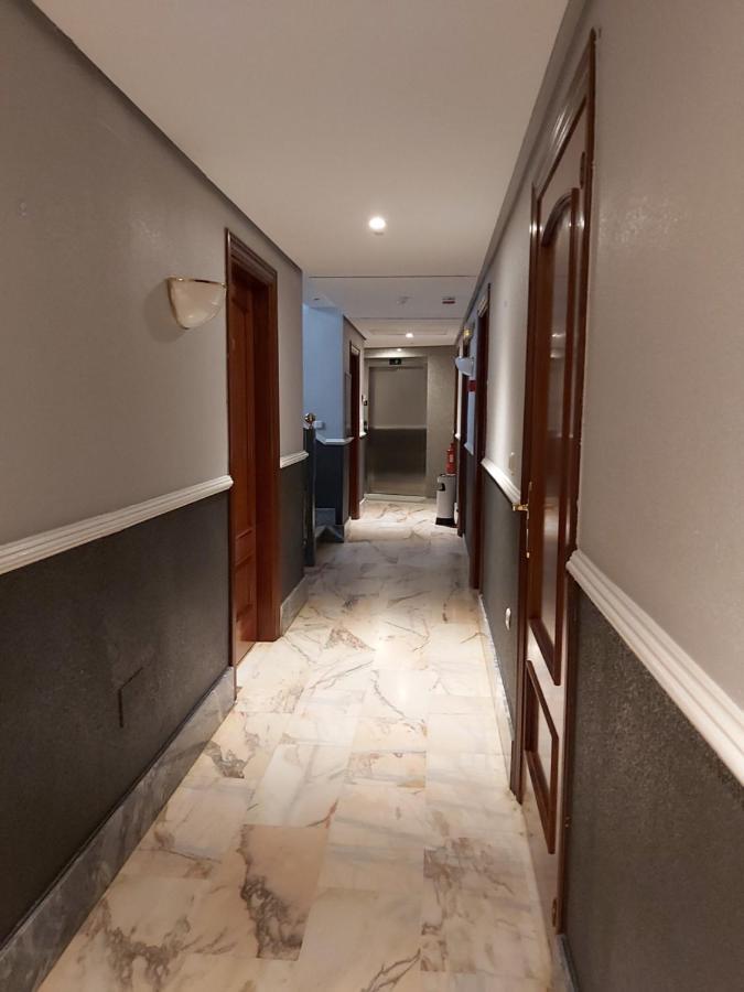 Hostal Virgen Del Villar Laguna de Duero Bagian luar foto
